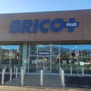 The entrance of the new Brico Io affiliate, Brico Plus in Luino